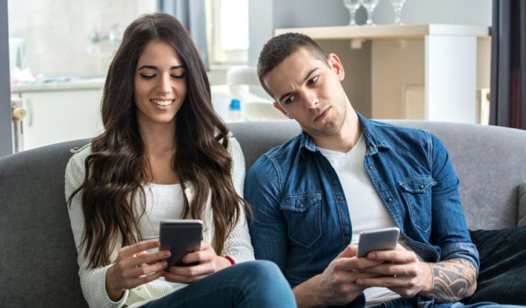 4 aplicaciones para despistar a una pareja celosa [Descárgalas aquí]