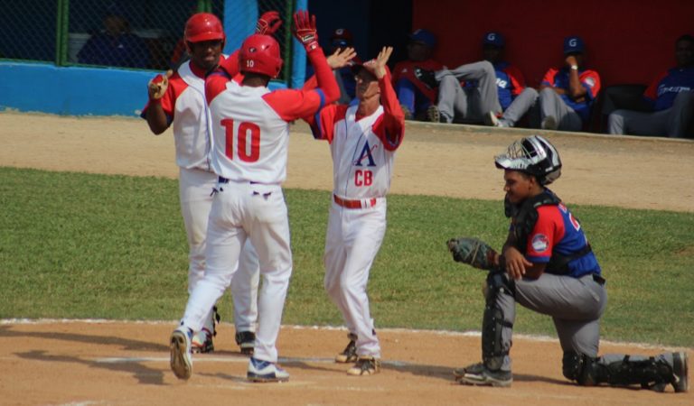Dos peloteros habaneros, sin jugar nunca con Industriales, estarán en la Serie 60 con nuevo equipo Dos peloteros habaneros, sin jugar nunca con Industriales, estarán en la Serie 60 con nuevo equipo