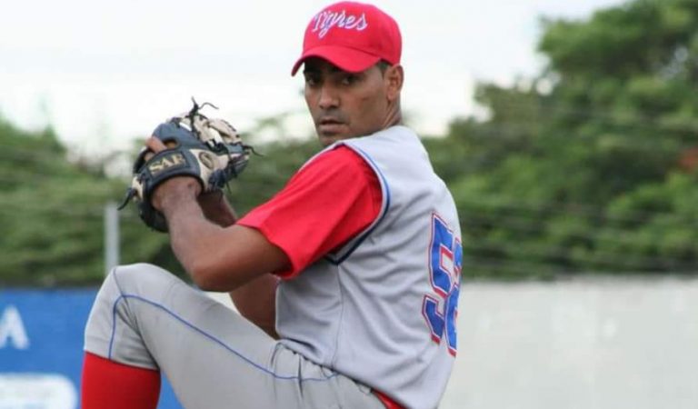 Miguel Pérez, el lanzador que conectó jonrón en su única comparecencia en Series Nacionales Miguel Pérez, el lanzador que conectó jonrón en su única comparecencia en Series Nacionales