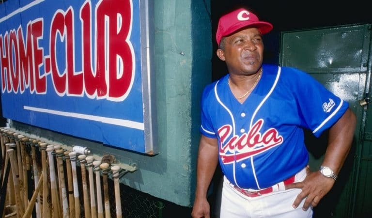 Urquiola vuelve a dirigir y 2 cubanos lo acompañan