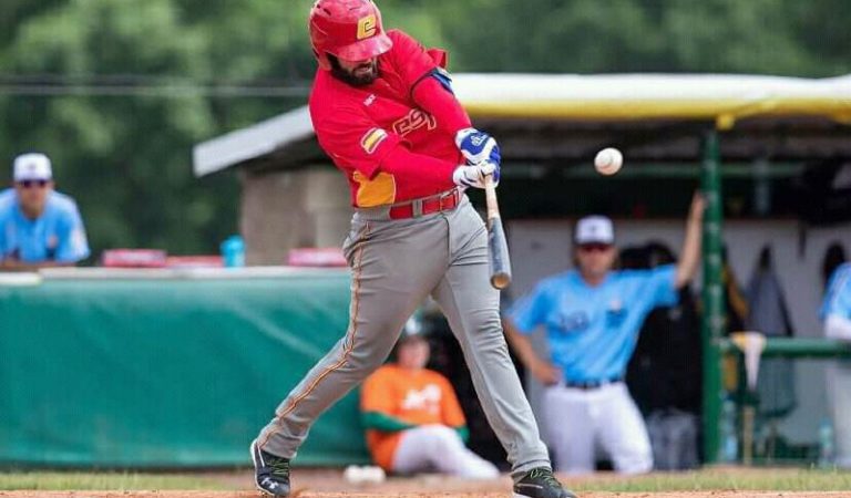 Cubano bateó casi .500, pero fue desechado del equipo de España al Europeo