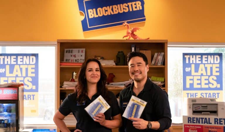 “Blockbuster”, una comedia nostálgica que se queda corta