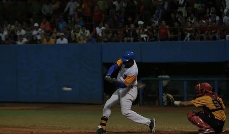 Cubano tiene 2 contratos a la misma vez y nos cuenta en qué país jugará