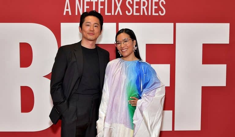 «Beef», la serie de Netflix que usa la risa para explorar emociones profundas