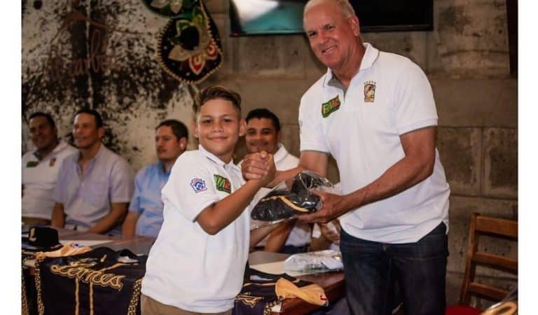 Pelotero cubano obligado a retirarse está en la preselección de Nicaragua para San Salvador 2023