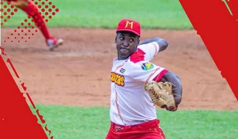2 peloteros de Matanzas salieron de Cuba para jugar en Rusia