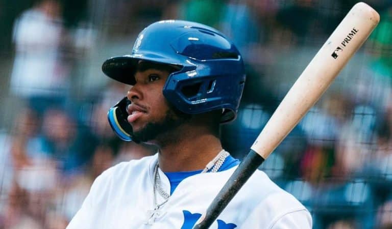 Cubano que en 2023 lanzó más de 100 mph y pegó 25 jonrones tiene nuevo equipo